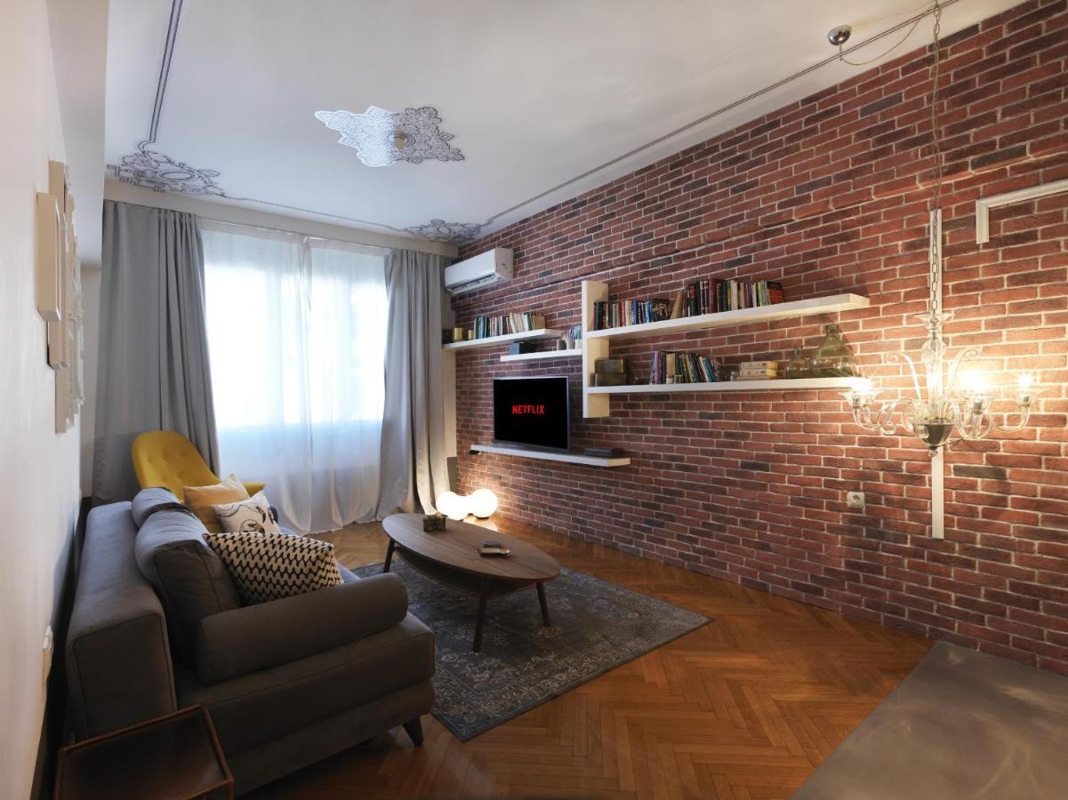 Athenian Apartment In The Center With Jacuzzi Exterior photo